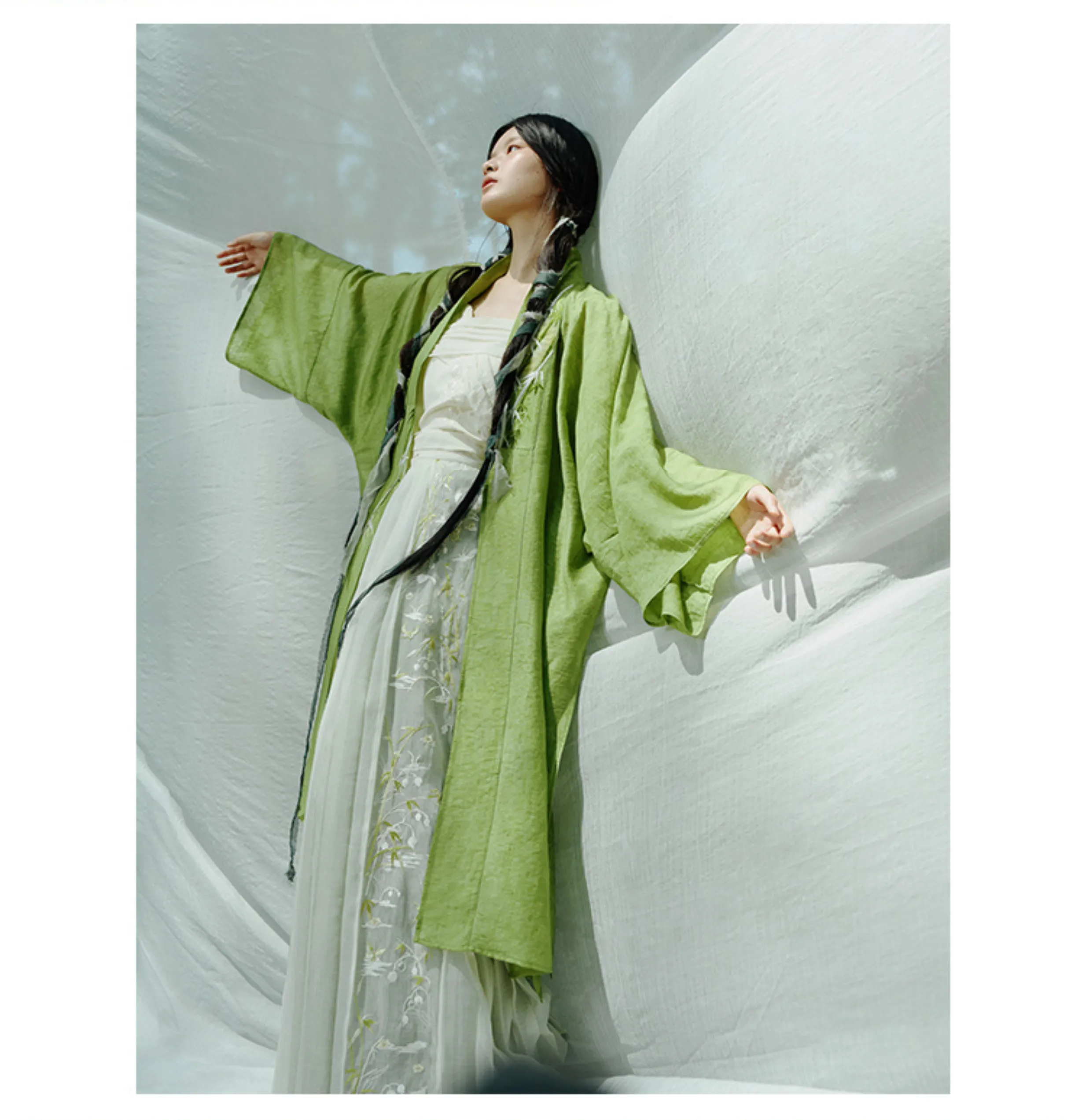 Distant Forest 尽林处 Modernized Song Dynasty Embroidered Bamboo Beizi & Baidiequn Set