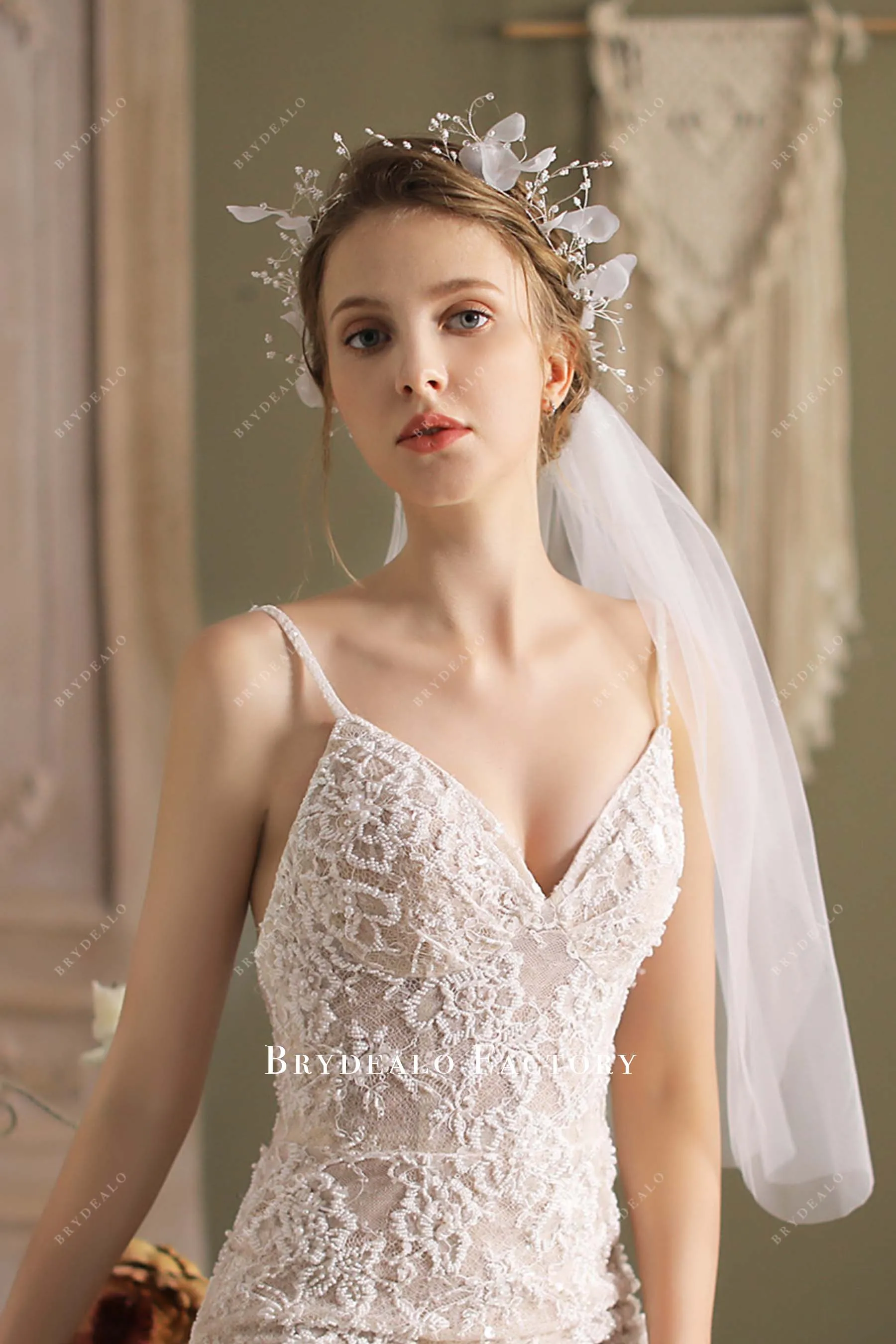 Dreamy Garland Tulle Elbow Length Wedding Veil