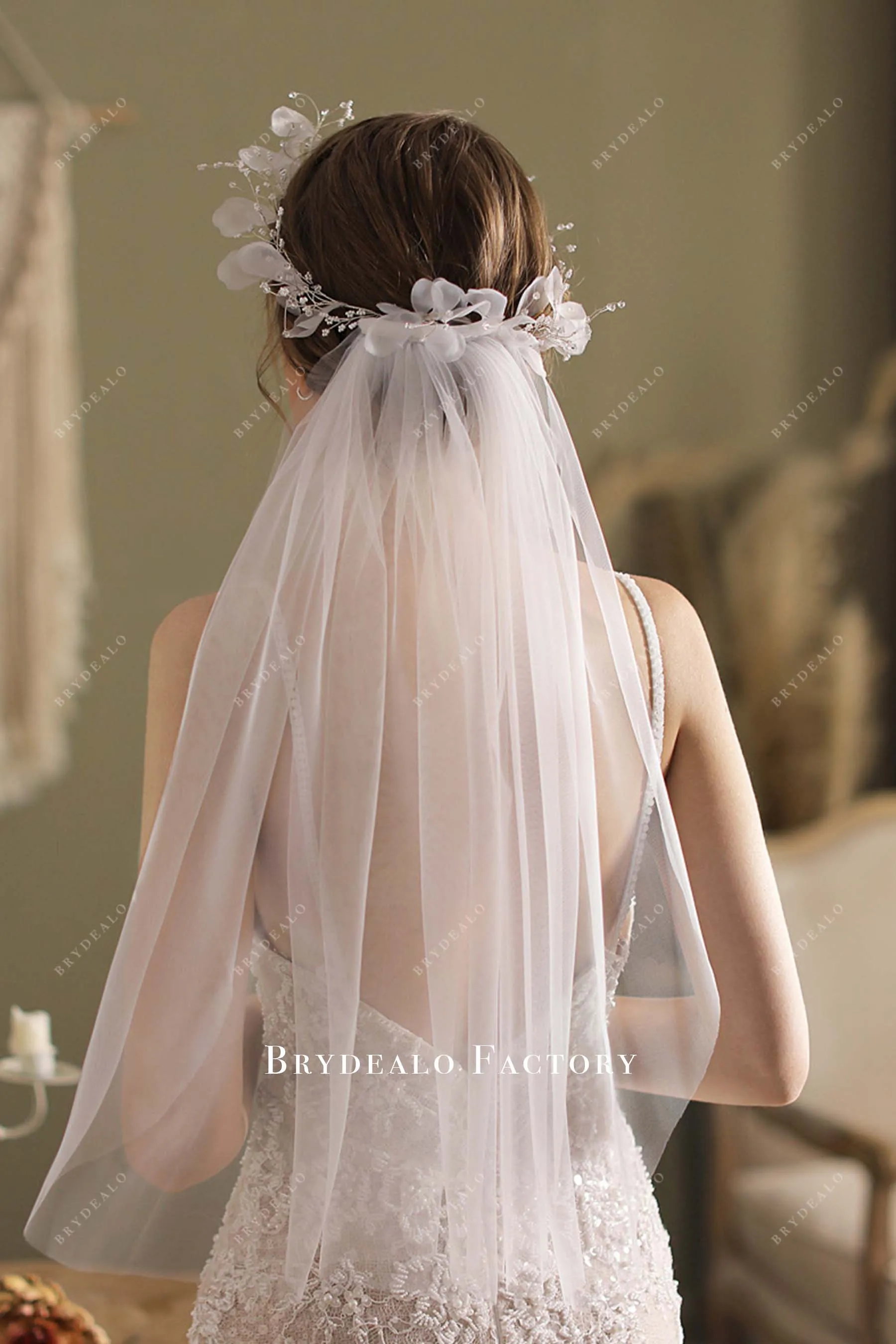 Dreamy Garland Tulle Elbow Length Wedding Veil