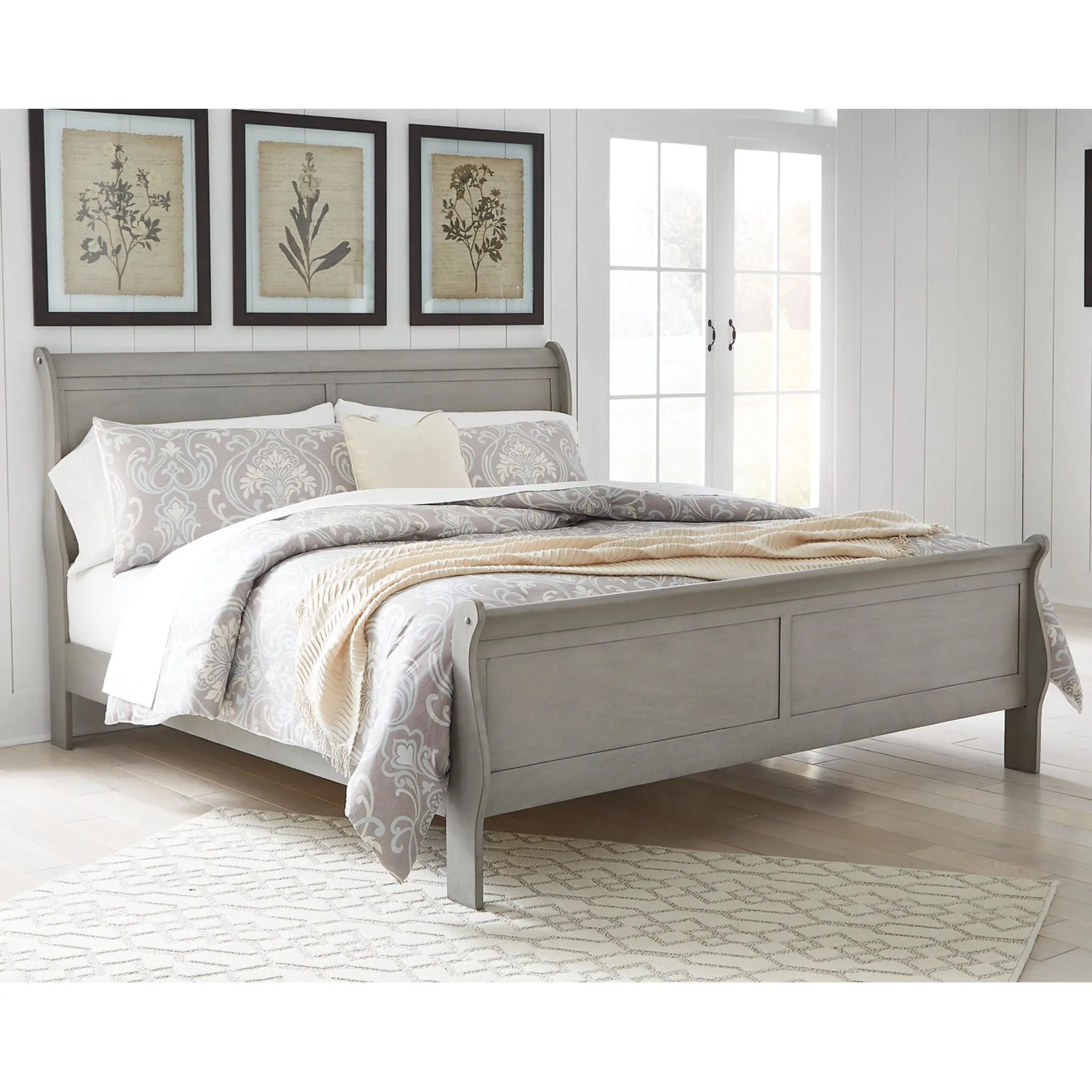 Kordasky Sleigh Bed with Mirrored Dresser - Grey