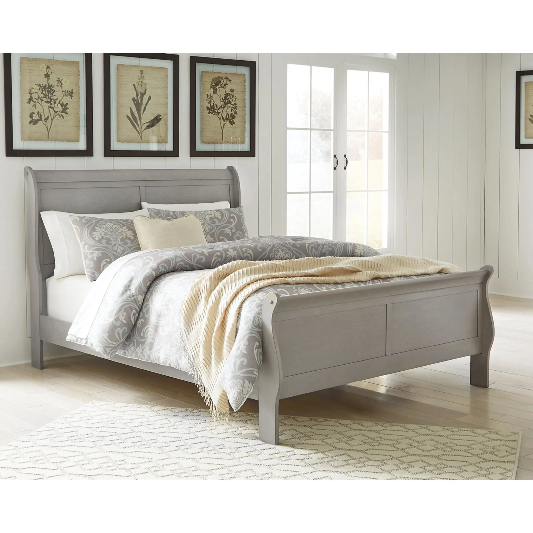 Kordasky Sleigh Bed with Mirrored Dresser - Grey