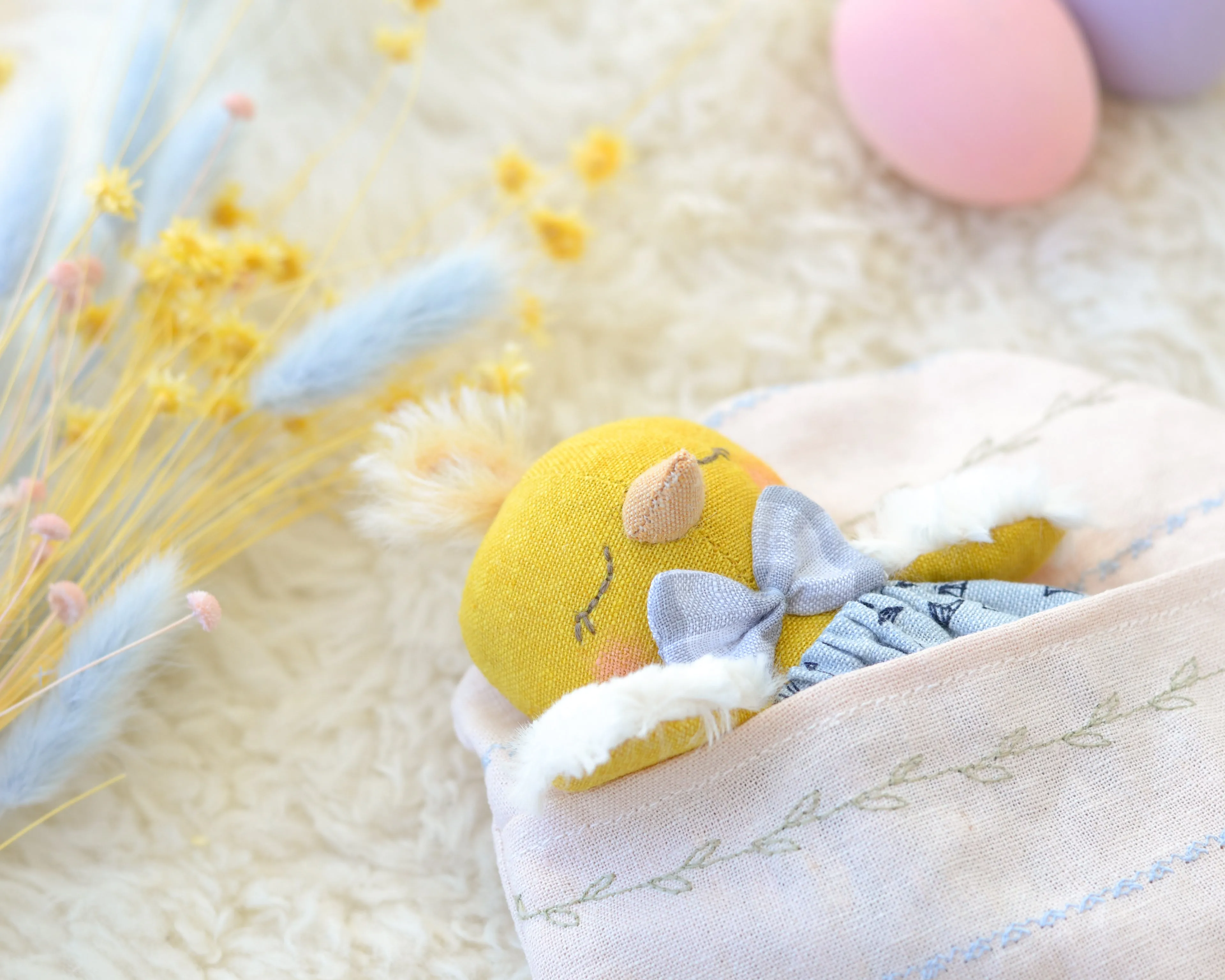 Mini Chick and Easter Egg-shaped Bed